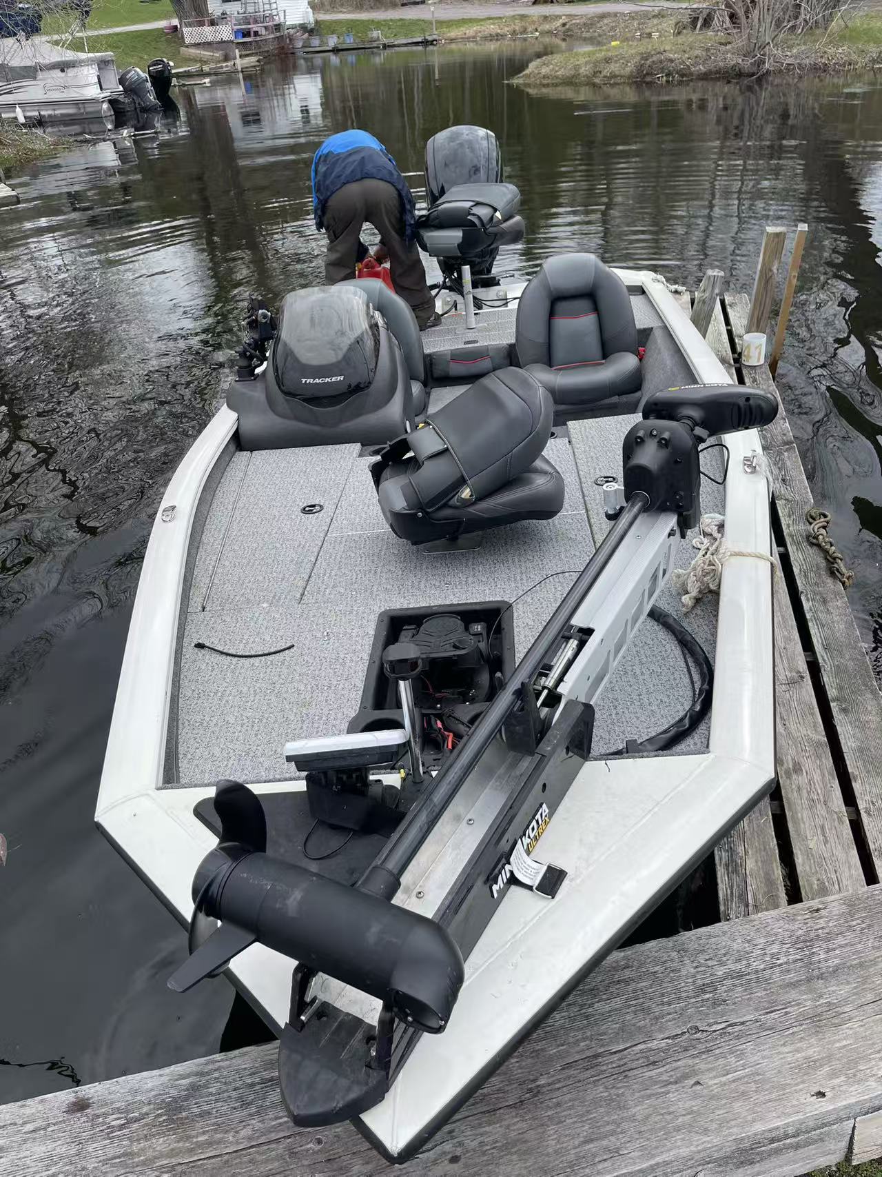 Bow-to-stern deck view with Ultrex and Garmin