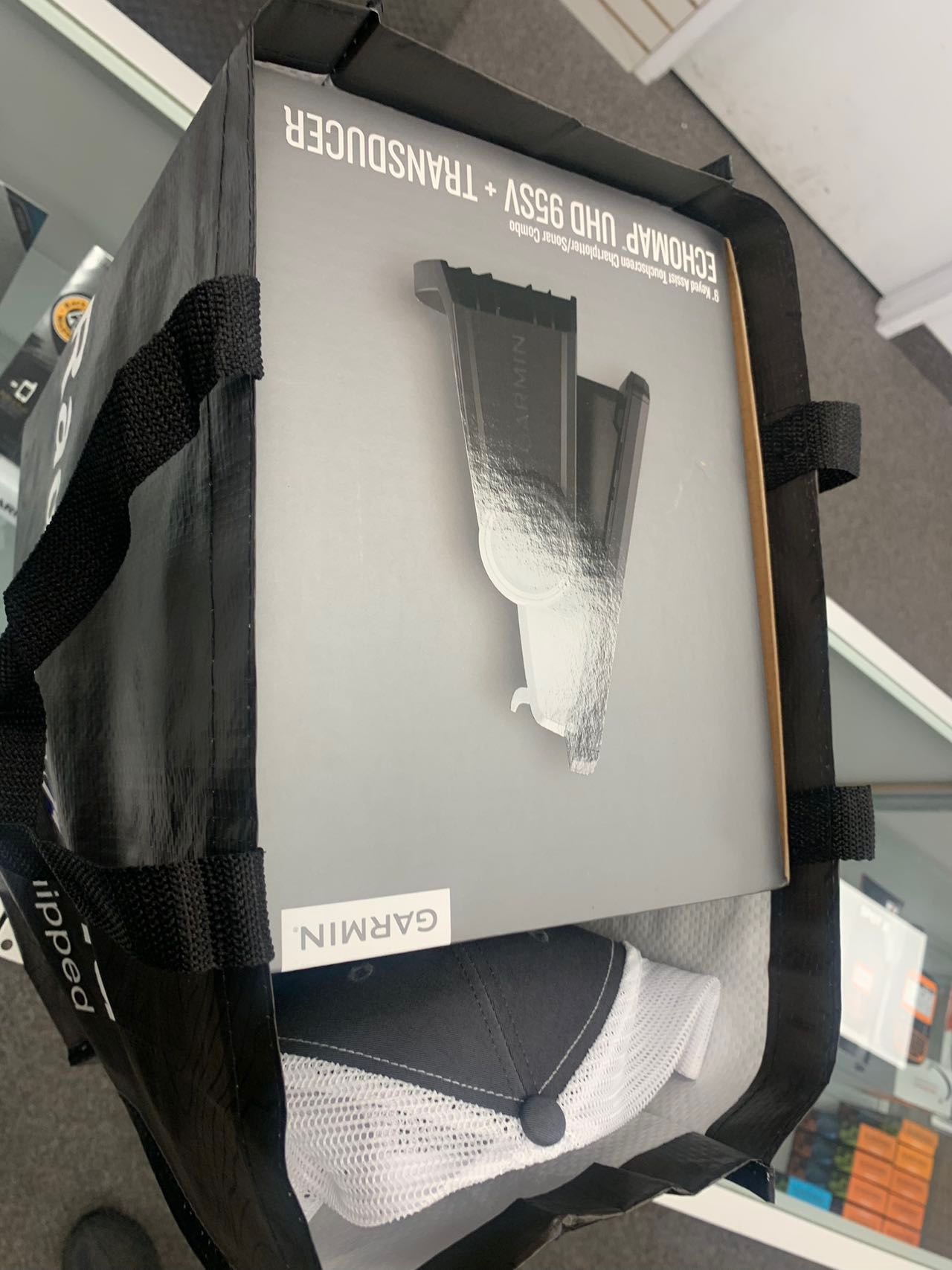Garmin ECHOMAP UHD 95sv original package